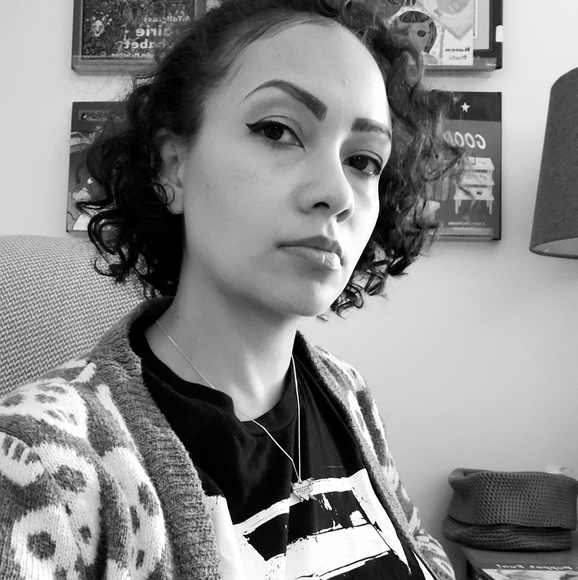 Meet your Posher, Laura - Picture 1 of 1